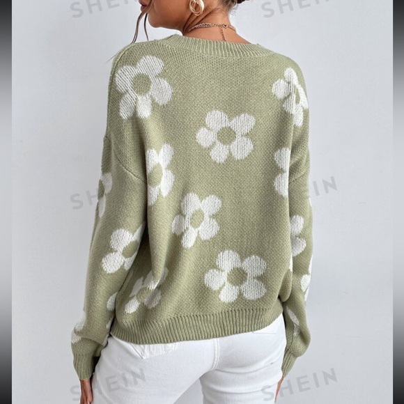 🌷3for$30🌷 Lightweight floral sweater - Picture 2 of 5